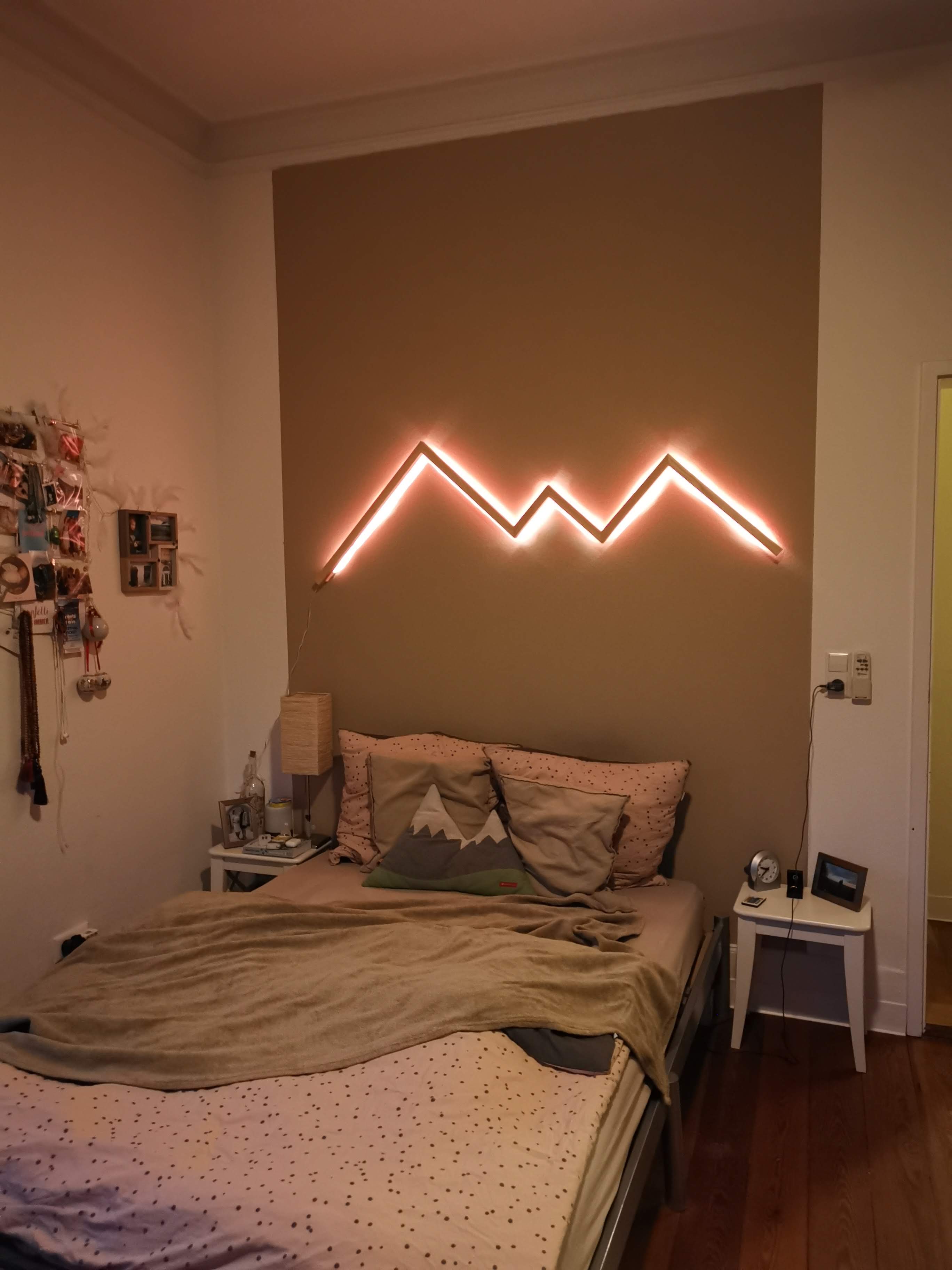Berge Lampe über dem Bett